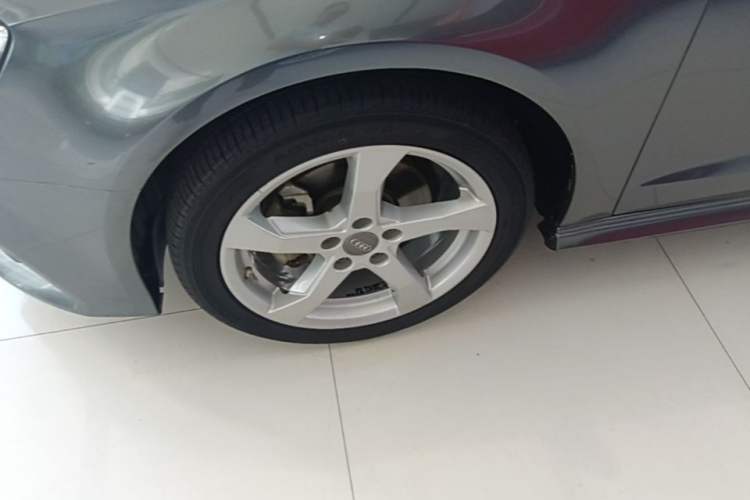 Used Audi A3 2020 Sportback 35 TFSI Fashion Edition China VI Emission Standard Left Front Wheel Hub