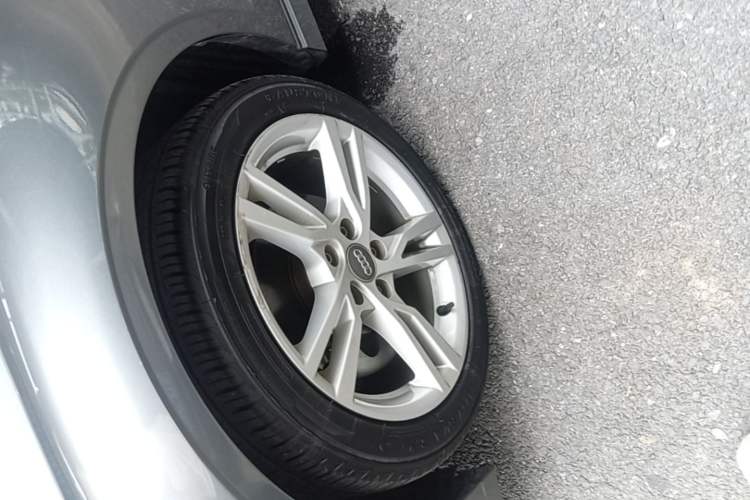 Used Audi A3 2020 Limousine 35 TFSI Fashion Edition China VI Emission Standard Left Front Wheel Hub