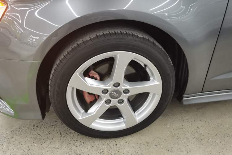 Used Audi A3 2020 Sportback 35 TFSI Fashion Edition China VI Emission Standard Left Front Wheel Hub