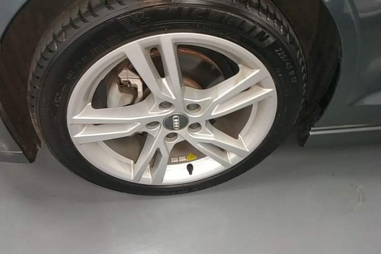 Used Audi A3 2020 Limousine 35 TFSI Fashion Edition China VI Emission Standard Left Front Wheel Hub