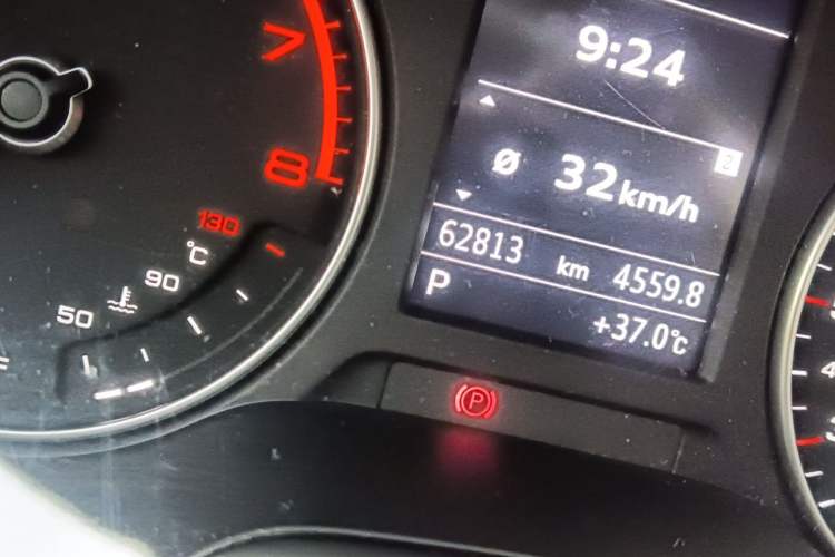 Used Audi A3 2020 Sportback 35 TFSI Ambition China VI Odometer Close Up