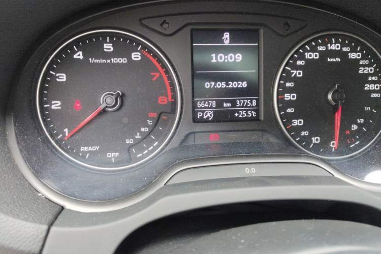 Used Audi A3 2020 Limousine 35 TFSI Fashion Edition China VI Emission Standard Odometer Close Up