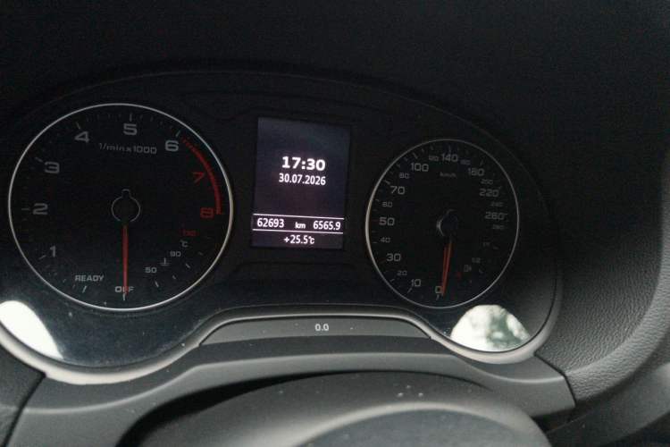 Used Audi A3 2020 Limousine 40 TFSI Sporty Version China VI Odometer Close Up