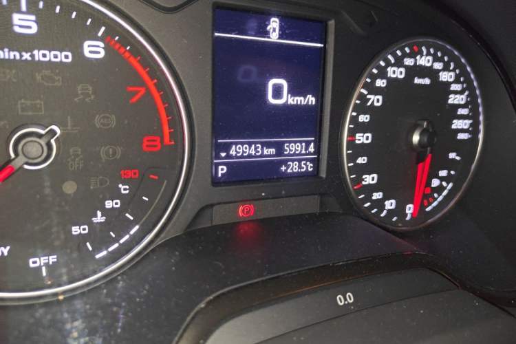 Used Audi A3 2020 Sportback 35 TFSI Fashion Edition China VI Emission Standard Odometer Close Up