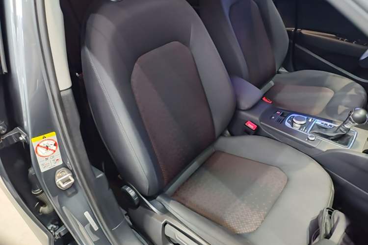 Used Audi A3 2020 Limousine 35 TFSI Ambition China VI Right Front Seat