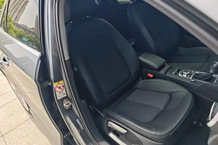 Used Audi A3 2020 Limousine 35 TFSI Fashion Edition China VI Emission Standard Right Front Seat