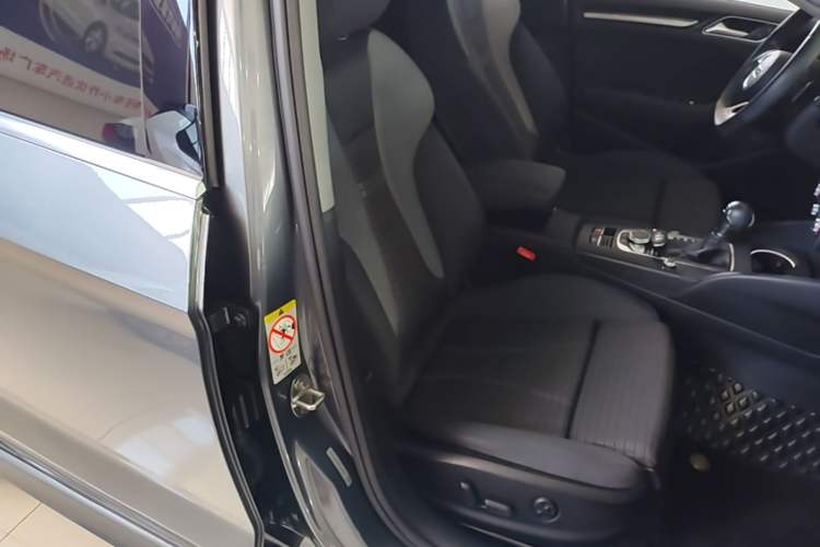 Used Audi A3 2020 Limousine 35 TFSI Sporty Version China VI Right Front Seat