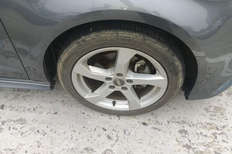 Used Audi A3 2020 Sportback 35 TFSI Fashion Edition China VI Emission Standard Right Front Wheel Hub