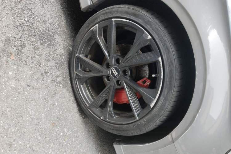Used Audi A3 2020 Limousine 35 TFSI Fashion Edition China VI Emission Standard Right Front Wheel Hub