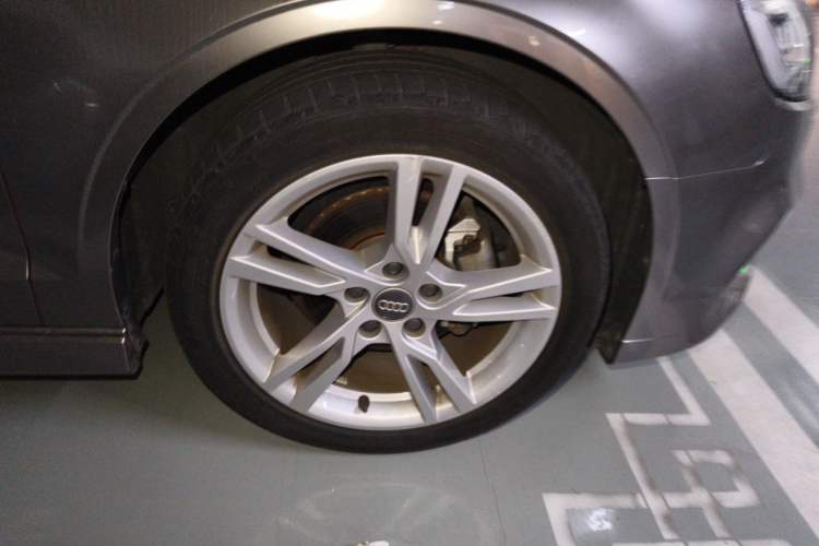 Used Audi A3 2020 Limousine 35 TFSI Fashion Edition China VI Emission Standard Right Front Wheel Hub