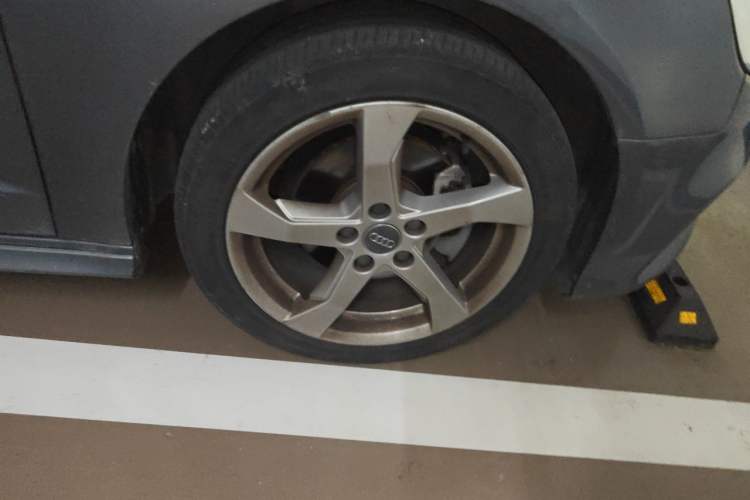 Used Audi A3 2020 Sportback 35 TFSI Fashion Edition China VI Emission Standard Right Front Wheel Hub