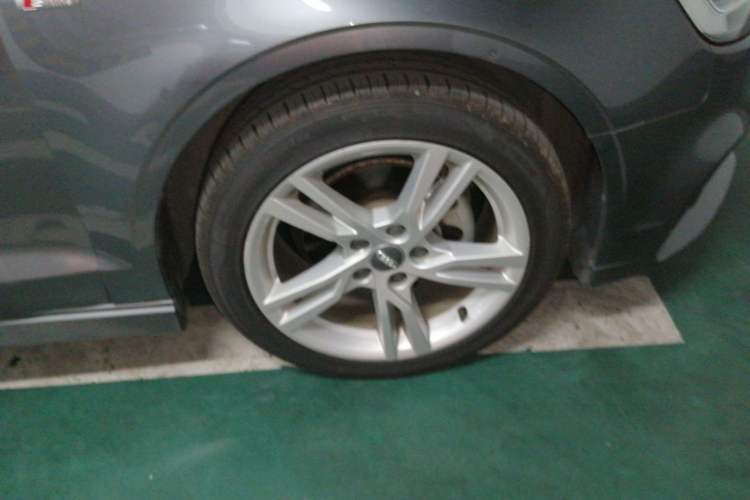 Used Audi A3 2020 Limousine 35 TFSI Fashion Edition China VI Emission Standard Right Front Wheel Hub