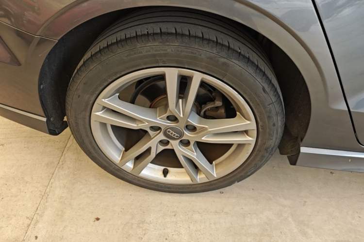 Used Audi A3 2020 Limousine 35 TFSI Fashion Edition China VI Emission Standard Right Rear Wheel Hub