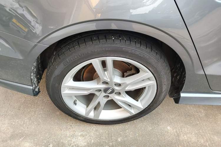 Used Audi A3 2020 Limousine 35 TFSI Fashion Edition China VI Emission Standard Right Rear Wheel Hub