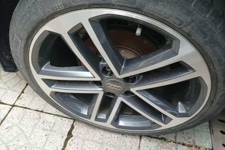 Used Audi A3 2020 Limousine 35 TFSI Sporty Version China VI Right Rear Wheel Hub