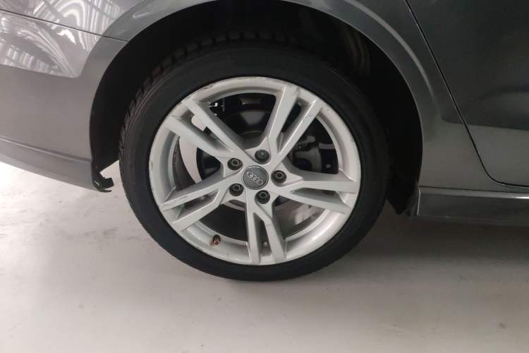 Used Audi A3 2020 Limousine 35 TFSI Fashion Edition China VI Emission Standard Right Rear Wheel Hub