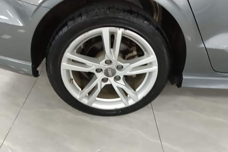Used Audi A3 2020 Limousine 35 TFSI Fashion Edition China VI Emission Standard Right Rear Wheel Hub