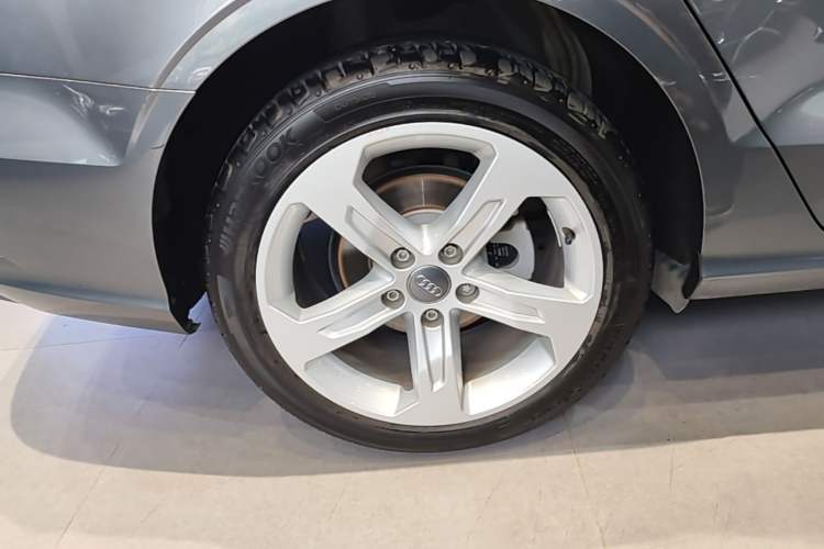Used Audi A3 2020 Limousine 35 TFSI Ambition China VI Right Rear Wheel Hub