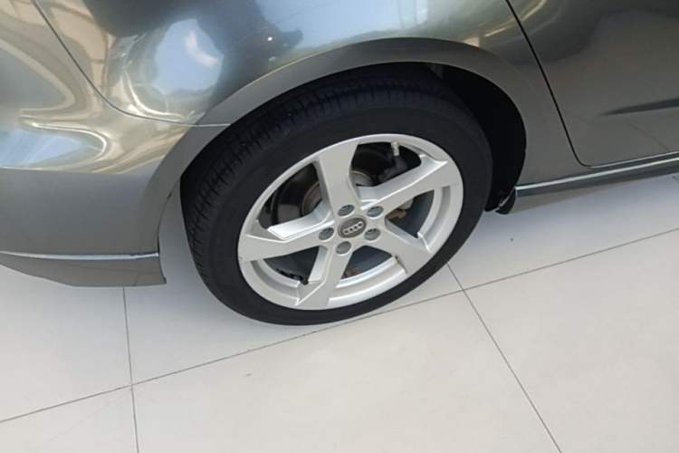Used Audi A3 2020 Sportback 35 TFSI Fashion Edition China VI Emission Standard Right Rear Wheel Hub