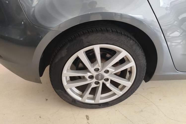 Used Audi A3 2020 Sportback 35 TFSI Ambition China VI Right Rear Wheel Hub