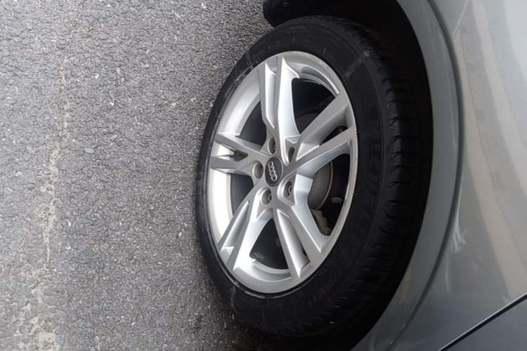 Used Audi A3 2020 Limousine 35 TFSI Fashion Edition China VI Emission Standard Right Rear Wheel Hub