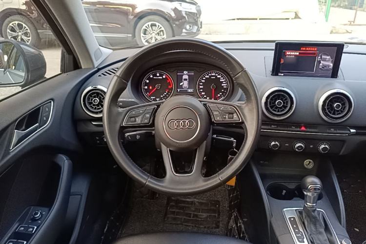 Used Audi A3 2020 Sportback 35 TFSI Fashion Edition China VI Emission Standard Steering Wheel