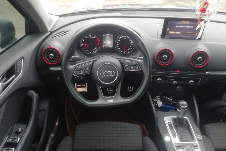 Used Audi A3 2020 Sportback 35 TFSI Sporty Model China VI Steering Wheel