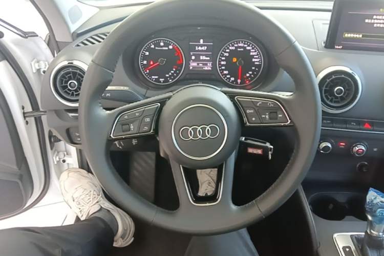 Used Audi A3 2020 Sportback 35 TFSI Fashion Edition China VI Emission Standard Steering Wheel