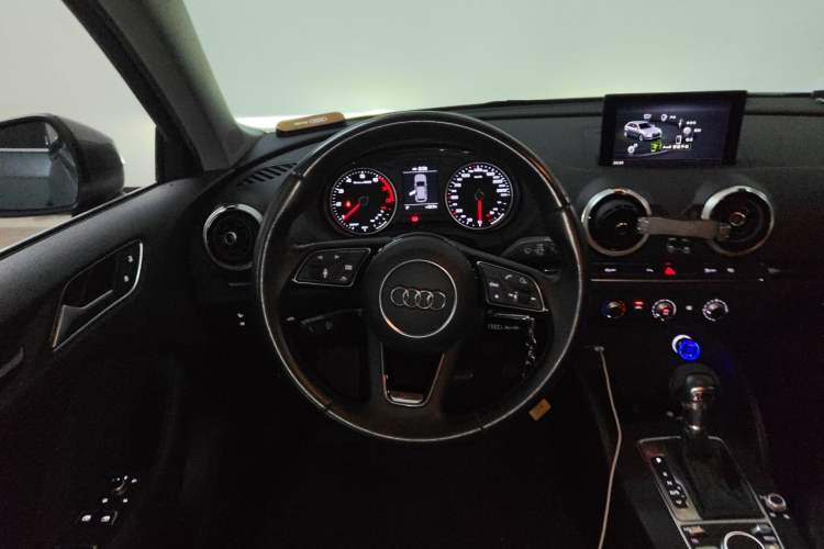 Used Audi A3 2020 Sportback 35 TFSI Fashion Edition China VI Emission Standard Steering Wheel