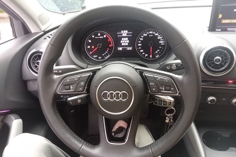 Used Audi A3 2020 Limousine 35 TFSI Fashion Edition China VI Emission Standard Steering Wheel