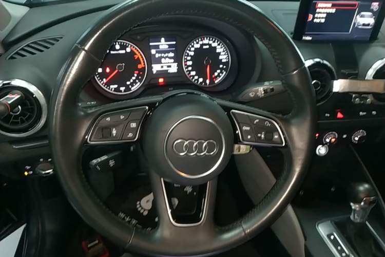 Used Audi A3 2020 Limousine 35 TFSI Fashion Edition China VI Emission Standard Steering Wheel