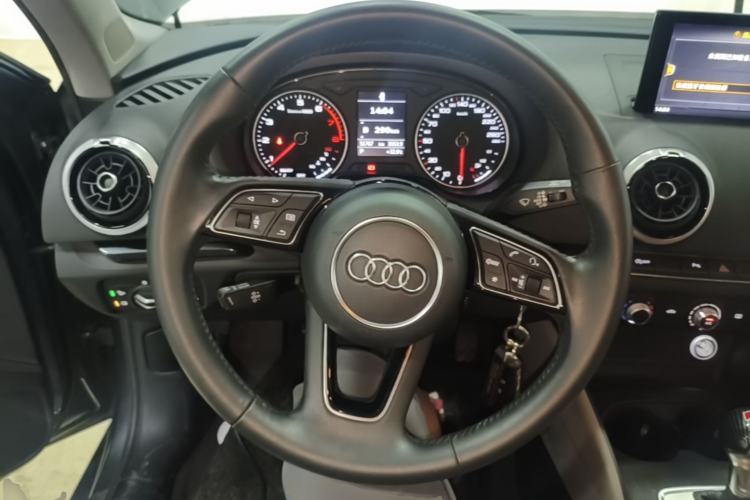 Used Audi A3 2020 Limousine 35 TFSI Fashion Edition China VI Emission Standard Steering Wheel