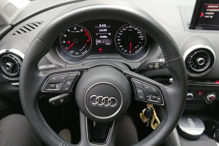Used Audi A3 2020 Limousine 35 TFSI Fashion Edition China VI Emission Standard Steering Wheel