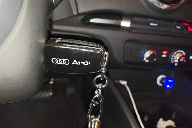 Used Audi A3 2020 Sportback 35 TFSI Fashion Edition China VI Emission Standard Vehicle Key