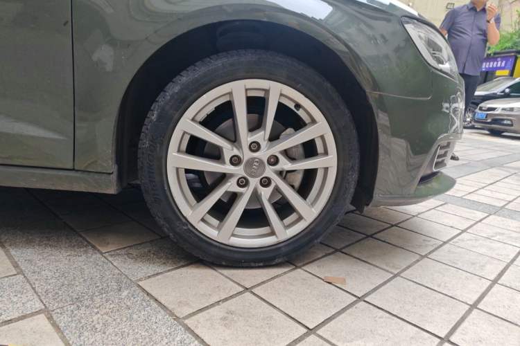 Used Audi A3 2020 Sportback 35 TFSI Ambition China VI Right Front Wheel Hub