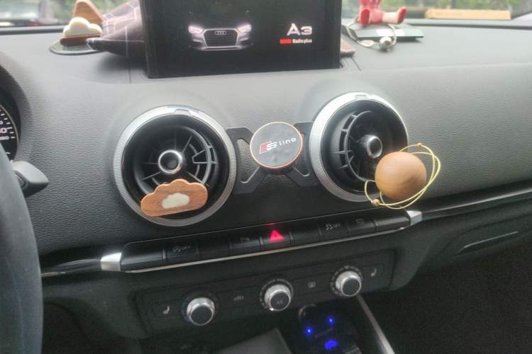 Used Audi A3 2020 Limousine 35 TFSI Fashion Edition China VI Emission Standard Audio And AC Panel