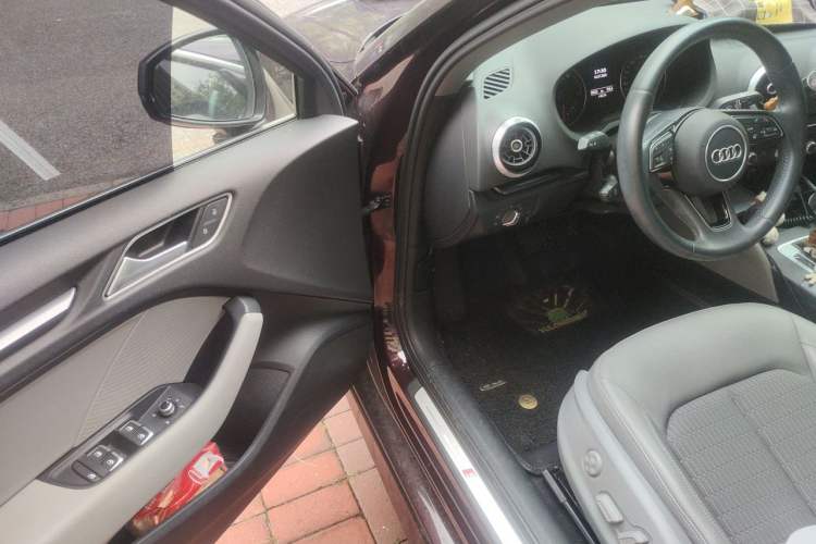 Used Audi A3 2020 Limousine 35 TFSI Fashion Edition China VI Emission Standard Driver Seat