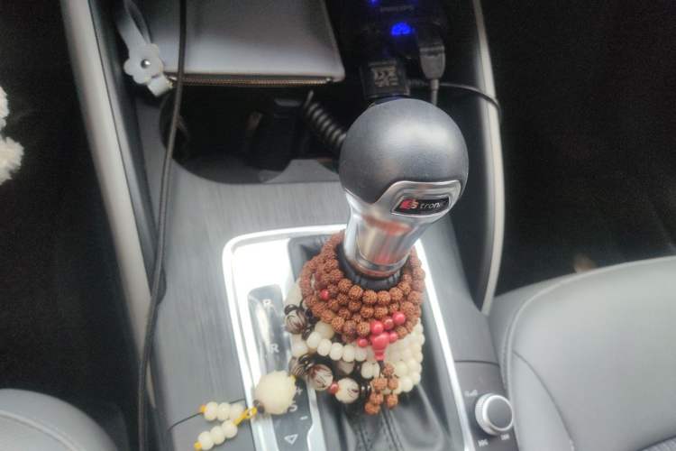Used Audi A3 2020 Limousine 35 TFSI Fashion Edition China VI Emission Standard Gear Lever