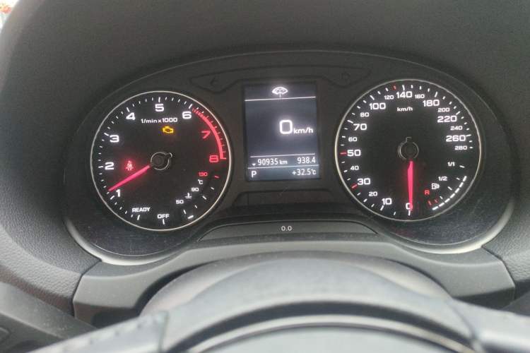 Used Audi A3 2020 Limousine 35 TFSI Fashion Edition China VI Emission Standard Odometer Close Up