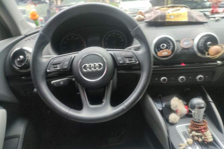 Used Audi A3 2020 Limousine 35 TFSI Fashion Edition China VI Emission Standard Steering Wheel