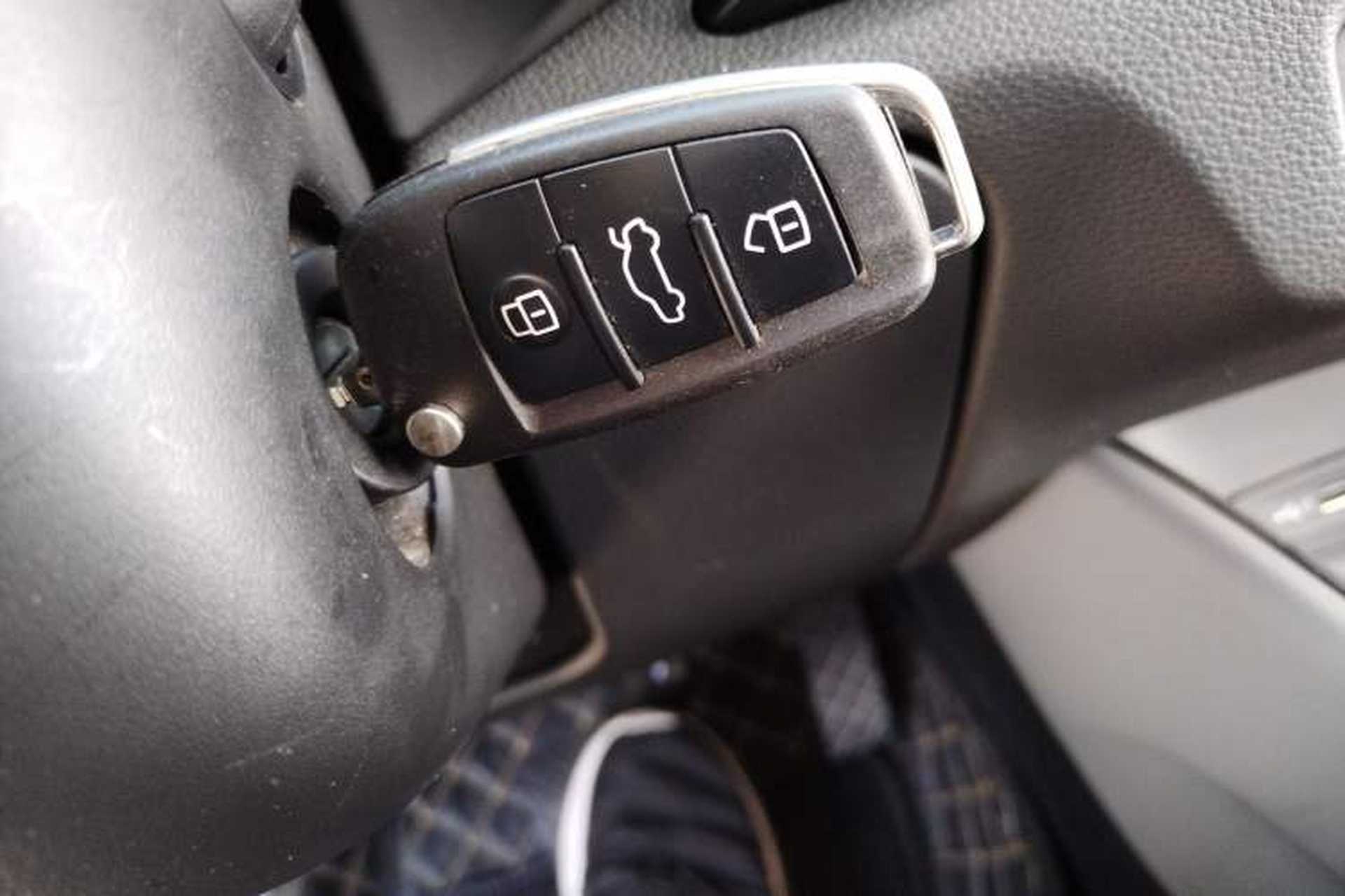 Used Audi A3 2020 Sportback 35 TFSI Fashion Edition China VI Emission Standard Vehicle Key