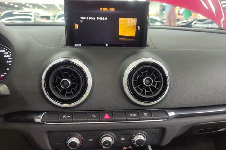 Used Audi A3 2020 Limousine 35 TFSI Fashion Edition China VI Emission Standard Audio And AC Panel