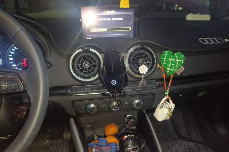 Used Audi A3 2020 Sportback 35 TFSI Fashion Edition China VI Emission Standard Audio And AC Panel