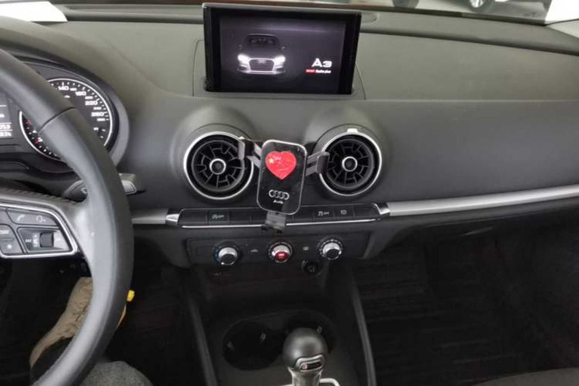Used Audi A3 2020 Limousine 35 TFSI Ambition China VI Audio And AC Panel