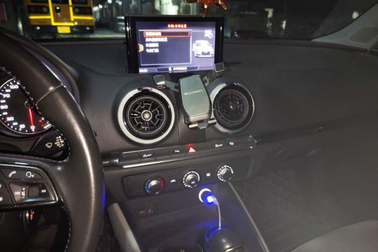 Used Audi A3 2020 Limousine 35 TFSI Fashion Edition China VI Emission Standard Audio And AC Panel