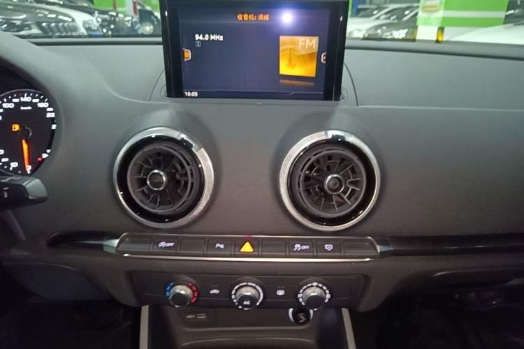 Used Audi A3 2020 Limousine 35 TFSI Fashion Edition China VI Emission Standard Audio And AC Panel