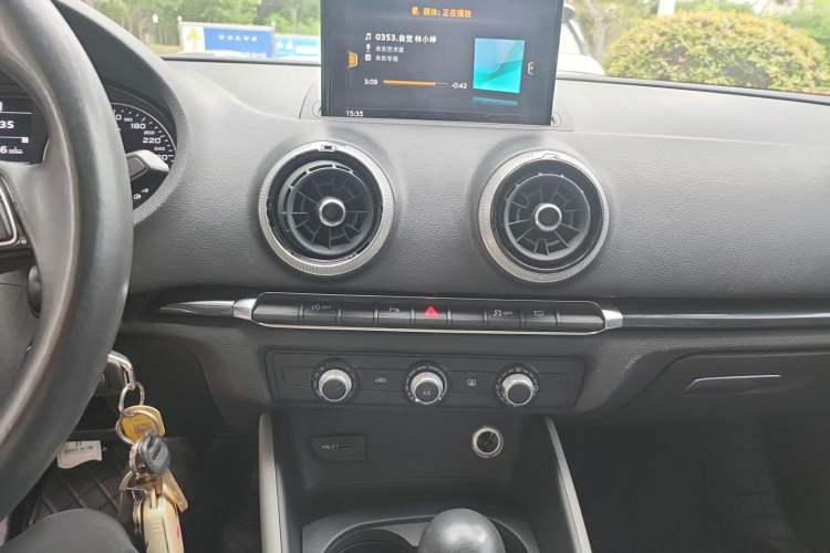 Used Audi A3 2020 Limousine 35 TFSI Fashion Edition China VI Emission Standard Audio And AC Panel