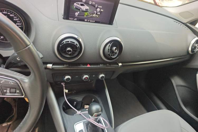 Used Audi A3 2020 Limousine 35 TFSI Fashion Edition China VI Emission Standard Audio And AC Panel