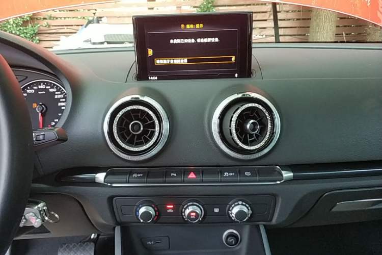 Used Audi A3 2020 Sportback 35 TFSI Fashion Edition China VI Emission Standard Audio And AC Panel