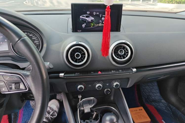 Used Audi A3 2020 Limousine 35 TFSI Fashion Edition China VI Emission Standard Audio And AC Panel